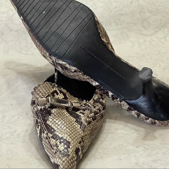 Stuart Weitzman Snake skin mule heel shoe with Jewel detail - Picture 5 of 5